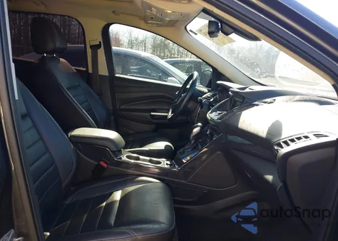 2016 Ford Escape Titanium z USA, uszkodzony, nr VIN 1FMCU9J93GUB67325